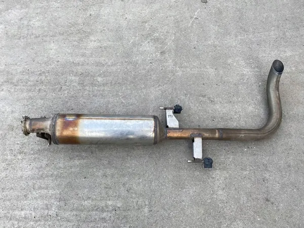 Silenciador de escape Renault Master III 201005105R image 2