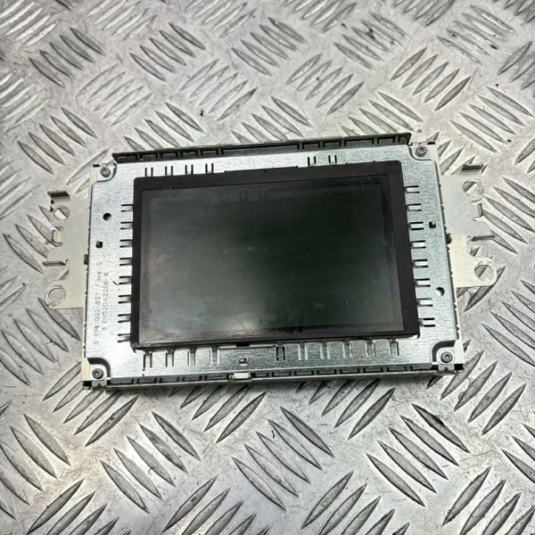 Volvo V40 II Näyttöruutu OEM 31382307 Käytetty image 2