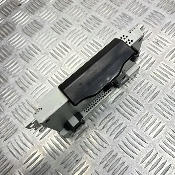 Volvo V40 II Näyttöruutu OEM 31382307 Käytetty image 3