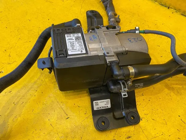 Calefactor Webasto Volvo XC40 II OEM 32226702 image 8