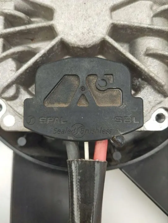 Jäähdytinpuhaltimen suojus Chevrolet Corvette C8 OEM ABL348P image 3