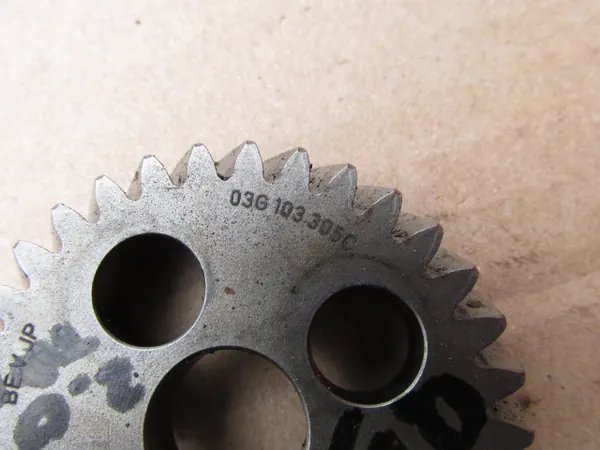 Audi Q5 I 8R Oljesumpump 03G103305C image 4