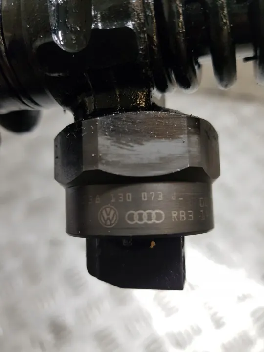 Pompe lave-glace VW OEM 038130073J Passat B5 image 5