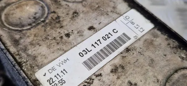 VW Oljefilterfäste OEM 03L117021C - Begagnad image 6