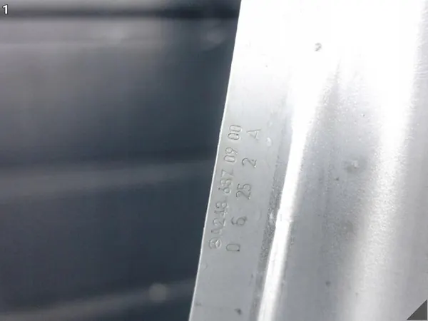 MERCEDES GLA H247 19-26 EQA H243 21- Pilier de toit gauche image 2