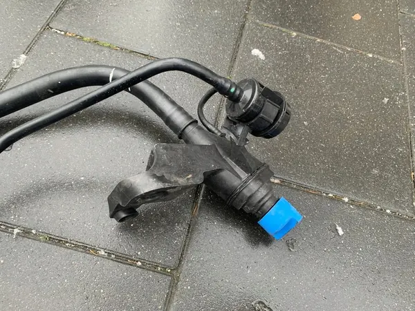 Tuyau de remplissage AdBlue BMW X5 G05 d'occasion OEM 7440011 image 2