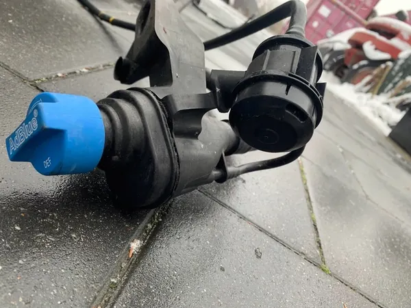 Tuyau de remplissage AdBlue BMW X5 G05 d'occasion OEM 7440011 image 4