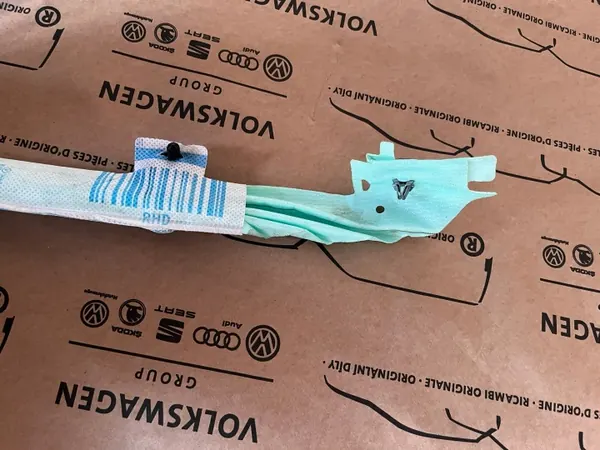 SKODA OCTAVIA oikea verhoilmatyyny OEM 5E0880742 image 5