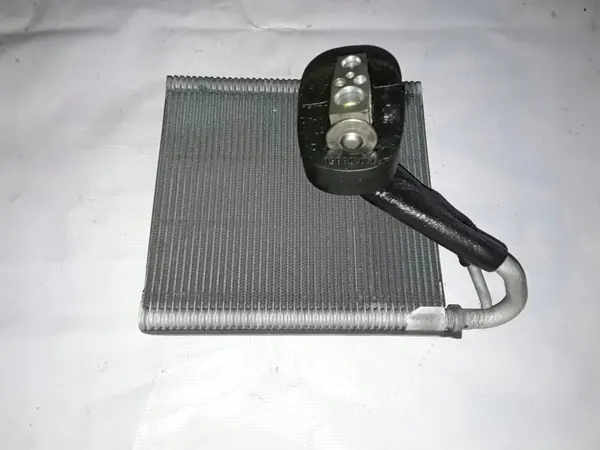 OEM 5Q2816103D Ilmastointihöyrystin Volkswagen Golf VII image 2