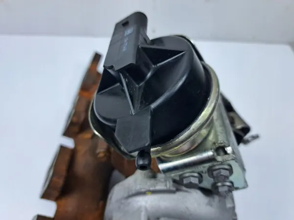 Turboahdin OEM 04L253010B VW Skoda Audi 2.0 TDI image 3