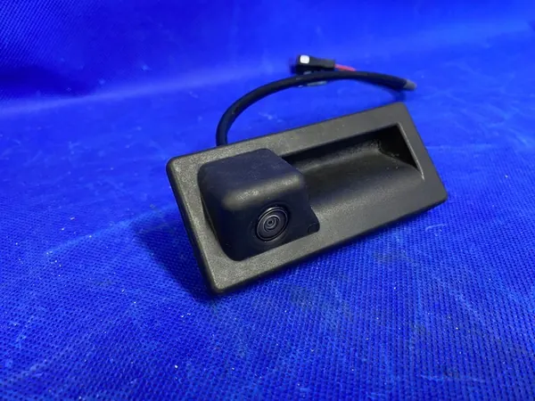 AUDI A4 S4 B9 8W Sedan Peruutuskamera Mikrokatkaisin 3V0827566C image 2