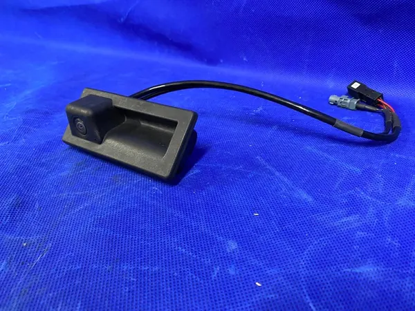 AUDI A4 S4 B9 8W Sedan Peruutuskamera Mikrokatkaisin 3V0827566C image 3