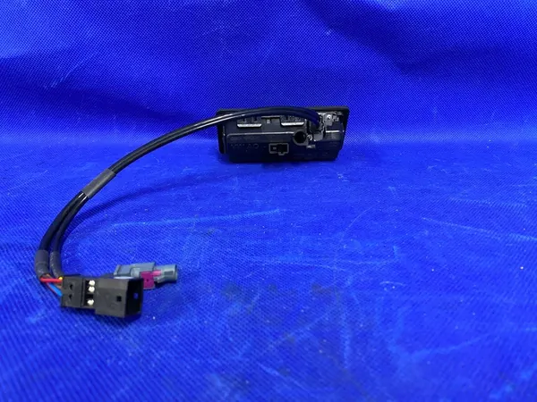 AUDI A4 S4 B9 8W Sedan Peruutuskamera Mikrokatkaisin 3V0827566C image 4