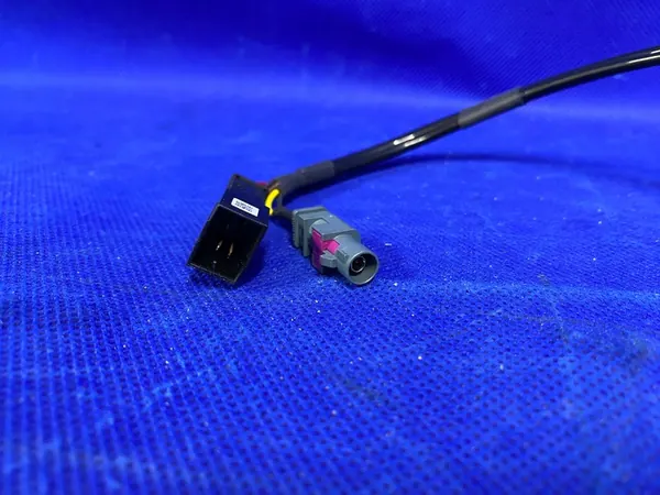 AUDI A4 S4 B9 8W Sedan Peruutuskamera Mikrokatkaisin 3V0827566C image 5