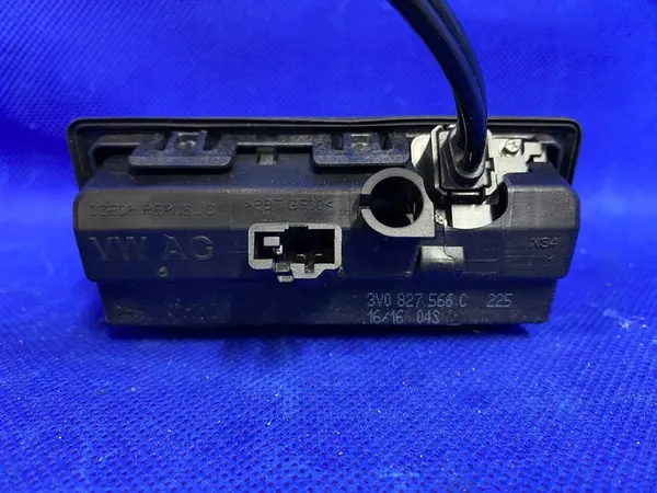 AUDI A4 S4 B9 8W Sedan Peruutuskamera Mikrokatkaisin 3V0827566C image 6