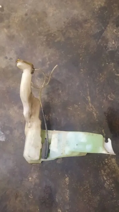 Renault OE Ruitensproeiervloeistof Tank 8200146985 image 2