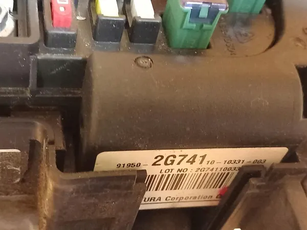 Sulakekaappi OEM 91950-2G741 Kia Magentis II 2.0 CRDI:lle image 3
