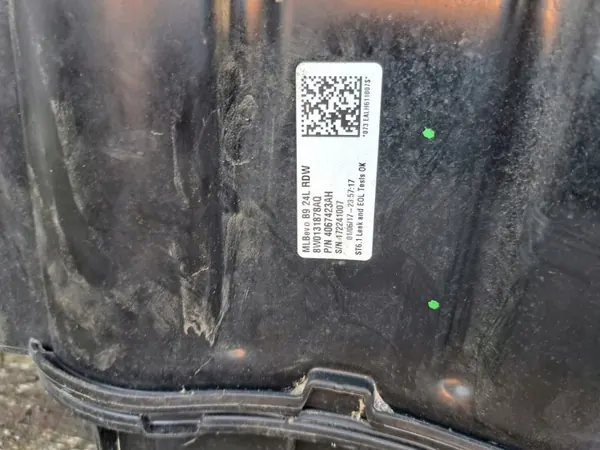 Tanque AdBlue Audi OEM 8W0131878AQ - Estado Usado image 3