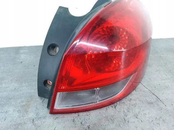Luz Trasera Derecha Renault Clio III FL Kombi 8200586844 image 10