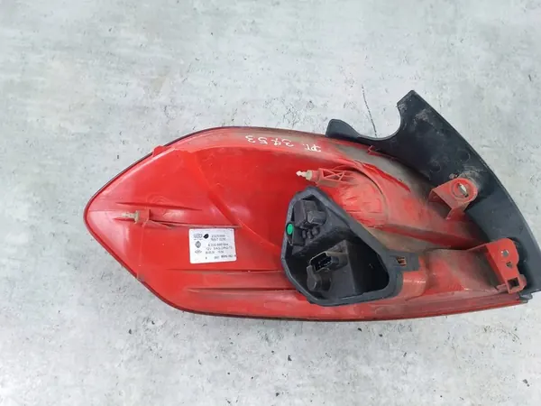 Luz Trasera Derecha Renault Clio III FL Kombi 8200586844 image 6