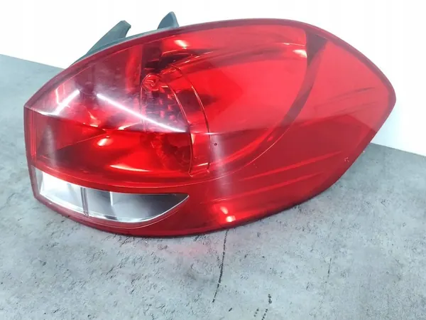 Luz Trasera Derecha Renault Clio III FL Kombi 8200586844 image 9
