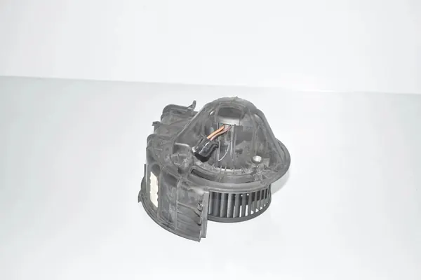 Motor de aquecimento BMW X5 (E70) 3.0L 2010 OEM 64119229658 image 3