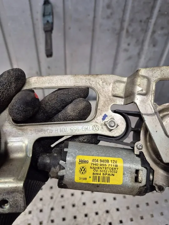 Hinterer linker Scheibenwischermotor VW T5 image 3