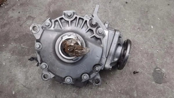 Mercedes C-Class W205 vaihteiston vähennin OEM A2053350201 image 3