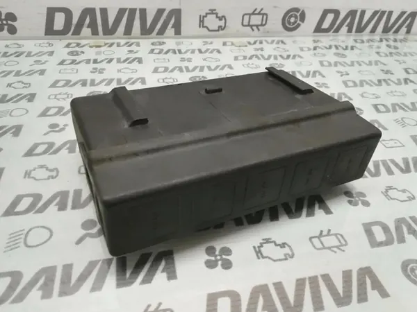 Conjunto de Caixa de Fusíveis 1997 Frontal Preto - OEM 90464952 image 3