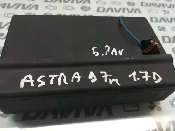 Conjunto de Caixa de Fusíveis 1997 Frontal Preto - OEM 90464952 image 4