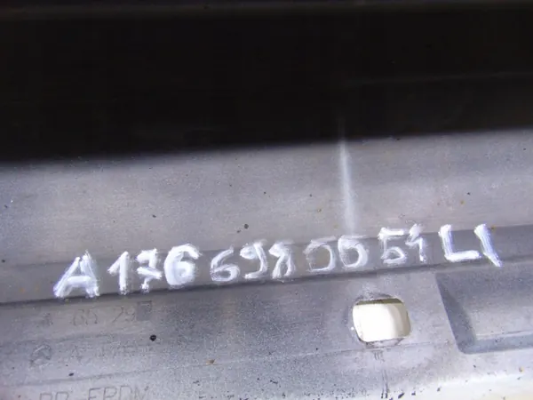 OEM A1766980051 Couvre-bas de seuil droit Mercedes CLA45 AMG image 8