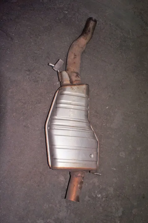 Audi A4 B9 3.0 TDI Silencieux Central UM382 image 3