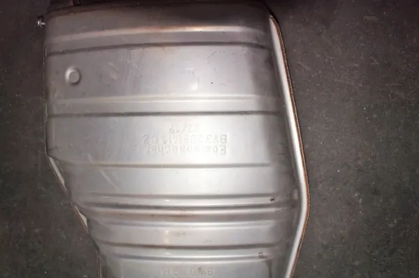 Audi A4 B9 3.0 TDI Silencieux Central UM382 image 4