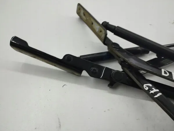 Maserati Quattroporte 2010 Conjunto de Dobradiça do Porta-Malas OEM image 9