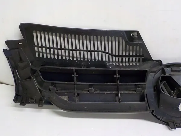 VW GOLF V Grill Front image 5