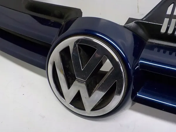 VW GOLF V Grill Front image 6