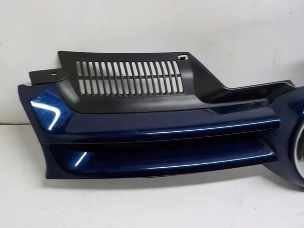 VW GOLF V Grill Front image 8