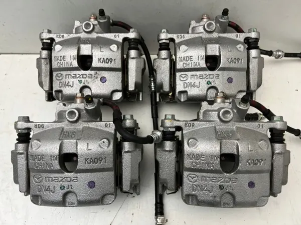 Pinça de freio dianteira esquerda MAZDA MX30 OEM com pastilhas image 2