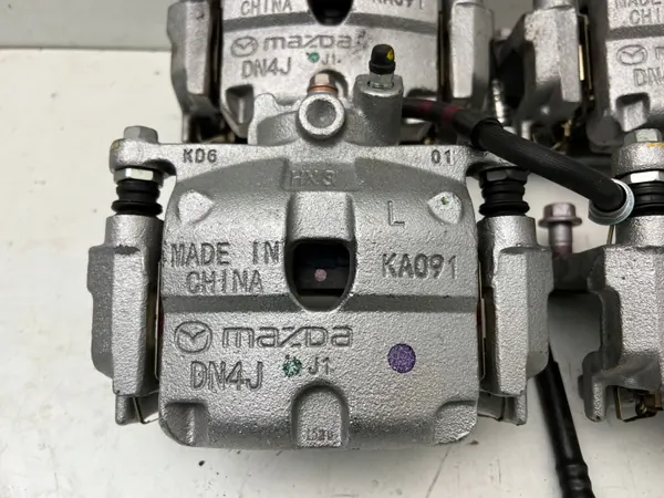 Pinça de freio dianteira esquerda MAZDA MX30 OEM com pastilhas image 3