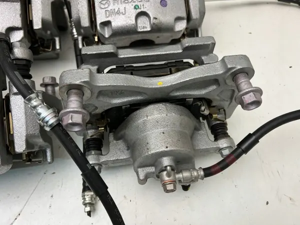 Pinça de freio dianteira esquerda MAZDA MX30 OEM com pastilhas image 4