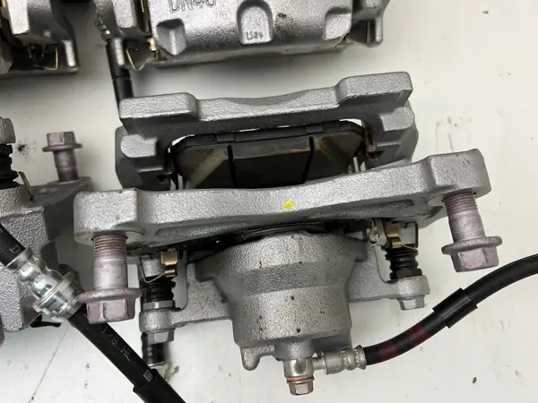 Pinça de freio dianteira esquerda MAZDA MX30 OEM com pastilhas image 5