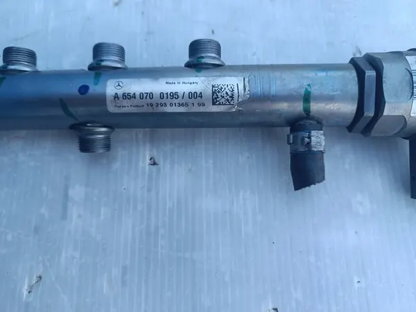 MERCEDES W206 FUEL RAIL A6540700195 image 2