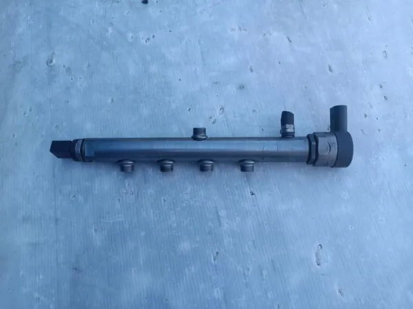 MERCEDES W206 FUEL RAIL A6540700195 image 4