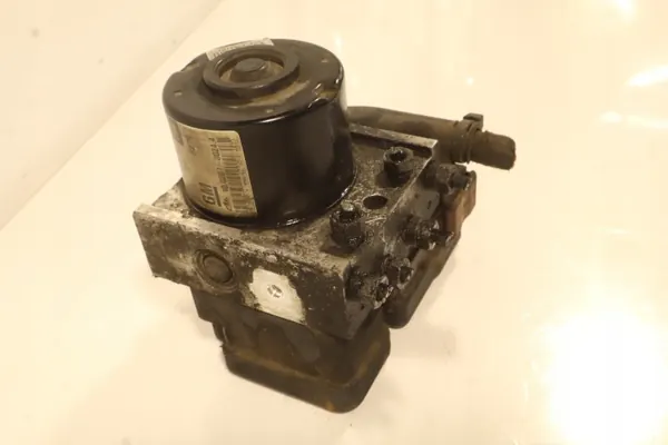 Pompe Frein ABS 13157576 Opel Astra H 1.9 image 5
