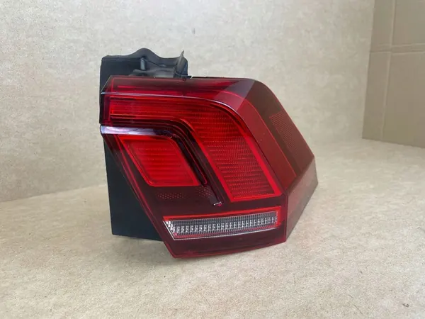 Luz trasera derecha VW Tiguan II 5NA 2016-2019 image 2
