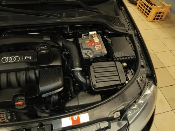 Junta do Compartimento Motor OEM Audi A3 8P 2004-2012 image 4
