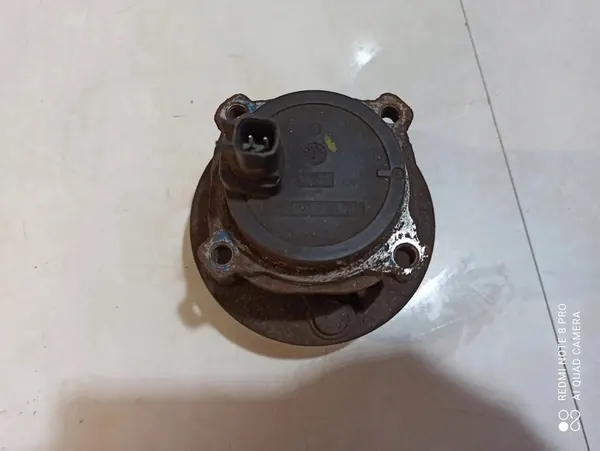 Volvo V50 2006 Mozzo e cuscinetti ruota posteriore sinistra image 4