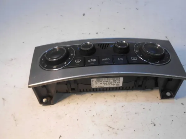 Mercedes W203 Panel Clima A2038303485 Usado image 3
