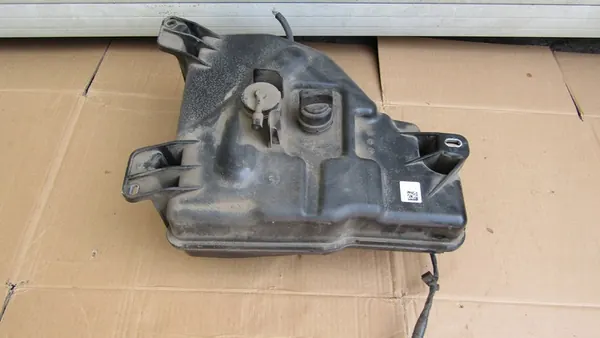 Réservoir AdBlue SKODA YETI 2.0 TDI image 1