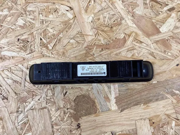 Porsche 911 Kofferbakontgrendelknop OE 99161310501 image 5